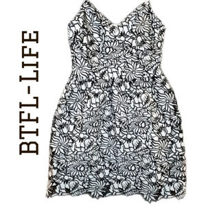 BTFL-life Black & White Adjustable Spagetti Strap Embroidered Smock back Sz 8-10